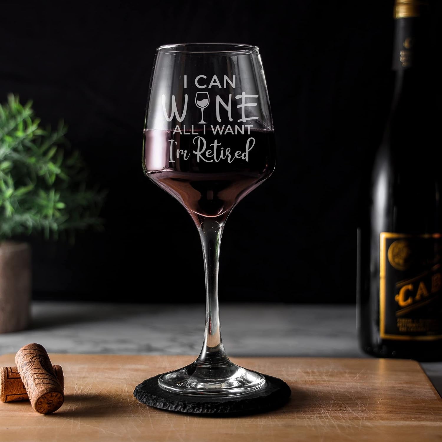I'm Retired Engraved Wine Glass, 400ml, detail view